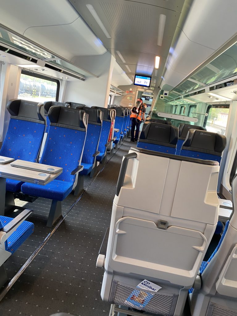 Vacuum cleaning Czech high-speed train