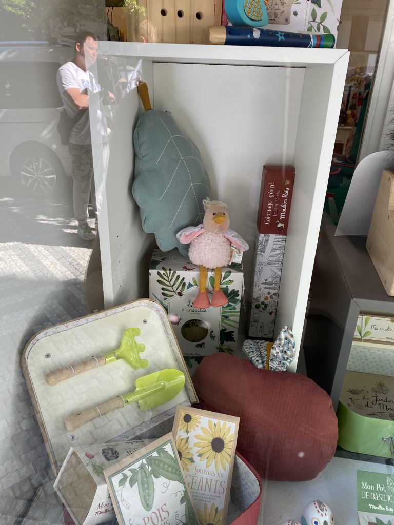 New Travel Squad Member: Dobry Den, crazy Ballerina Bird