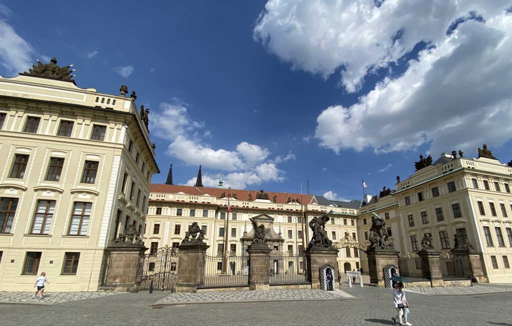 Hradčanské náměstí, entrance to Prague castle